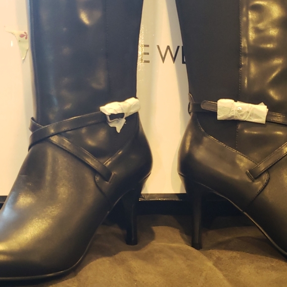 Nine West - Picture 2 of 4